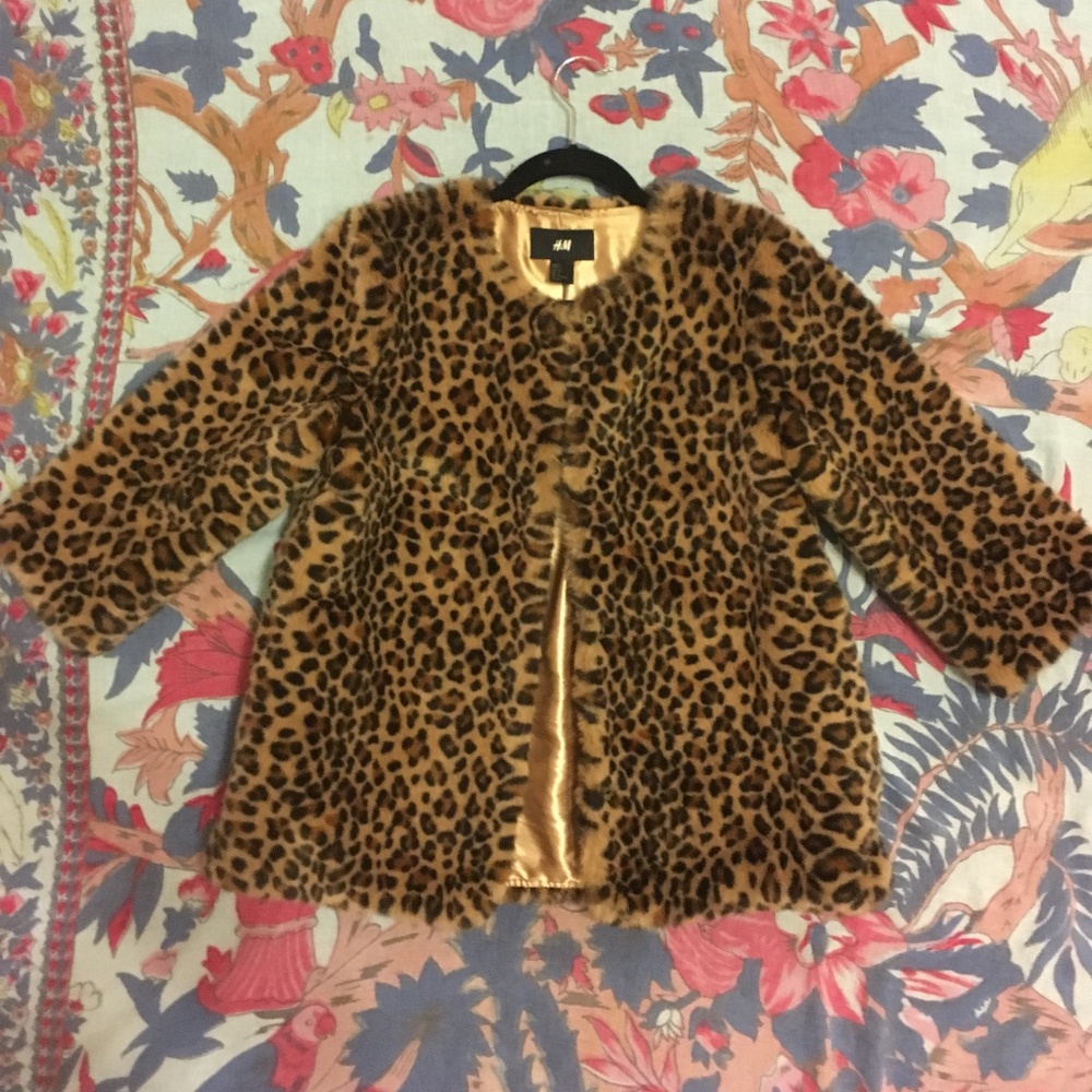 VINTAGE-STYLE H&M Faux Leopard Cropped Coat